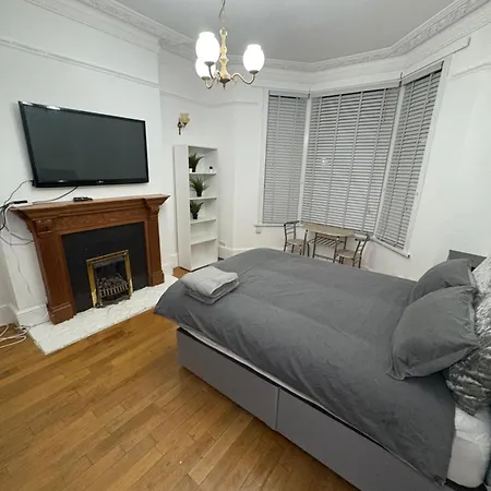 Cosy Room 1 S